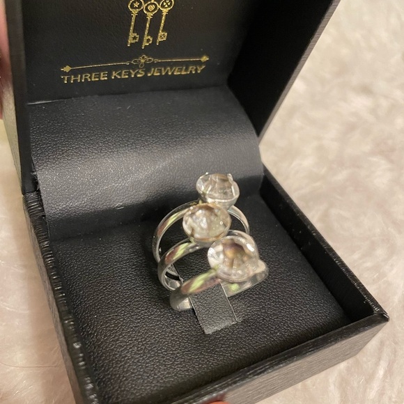 Set of 3 silver crystal rings for layering - Picture 3 of 10